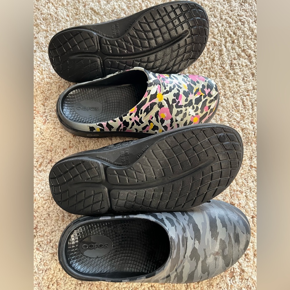 OOFOS Women's Mules - Black, Gray, and Multicolor/Floral